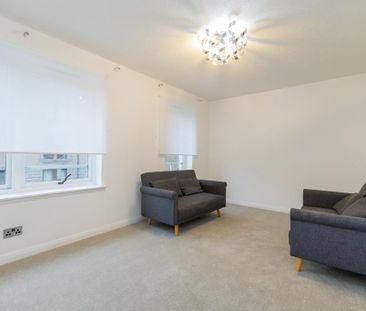 3 bedroom flat to rent - Photo 4