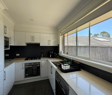 NEAT & TIDY TWO BEDROOM VILLA - Photo 4