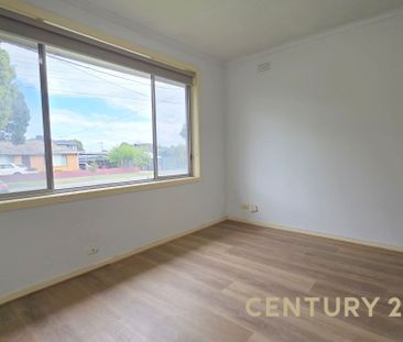 Charming Home in Dandenong North - Photo 4