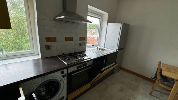 Flat 1, St Michaels Road, Headingley, Leeds, LS6 3AW - Photo 1