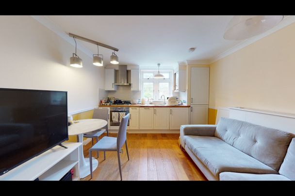 2 Bed Flat, Orsett Terrace, W2 - Photo 1