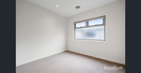 Quality Home - Minutes away from everything that makes Seaholme so Desirable! - Photo 4