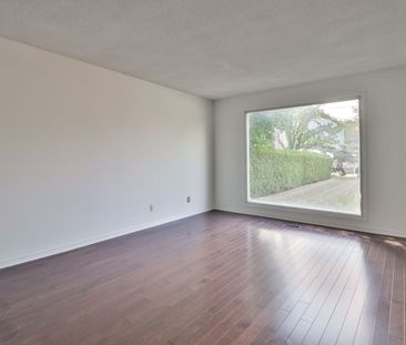 For Lease - 18 Dervock Crescent, Toronto, Ontario - Photo 2
