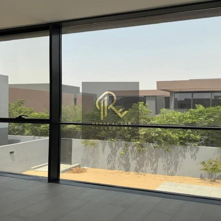 OFFER I CORNER I 4 MASTER ROOMS I POOL - Photo 1