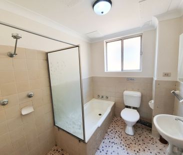 2 Bedroom Elevated Ground Floor Unit! - Photo 2