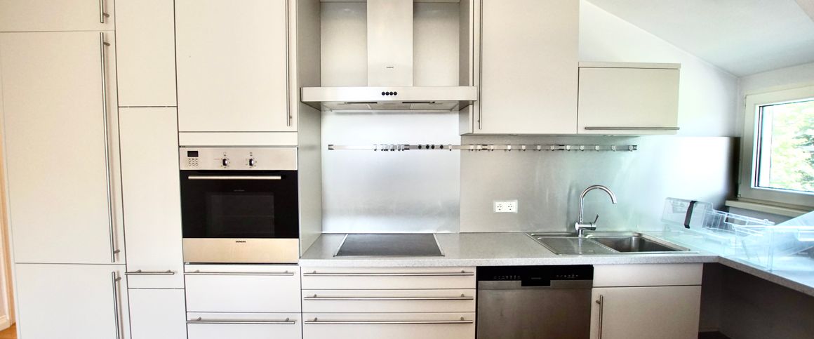 Renovierte Dachgeschosswohnung in Bestlage! - Foto 1