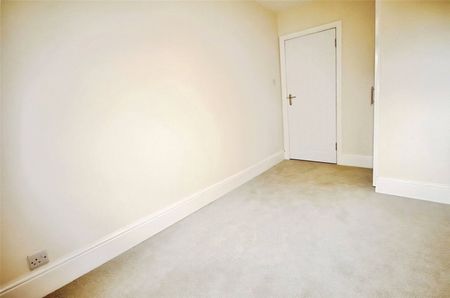 Fairlawns, Addlestone Park, Addlestone, Surrey, KT15 1SU - Photo 3