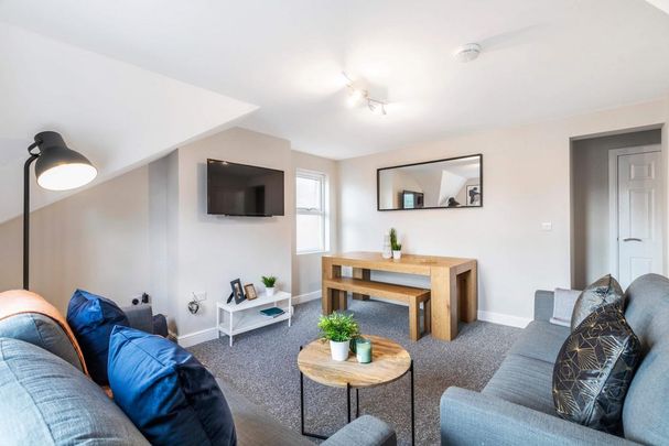 6 bedroom flat to rent - Photo 1