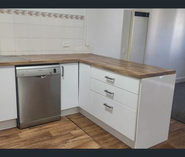 Great Location, close to the CBD - Photo 5