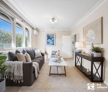 Beautiful Family Home in Glen Waverley! - Photo 2