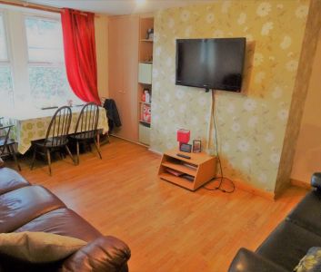 6 bedroom Flat in Hollybank, Leeds - Photo 4