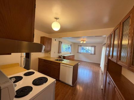 For Lease - 274 Elmwood Avenue, Toronto, Ontario - Photo 3