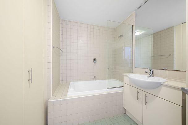 33/7-15 Newland Street, Bondi Junction. - Photo 1