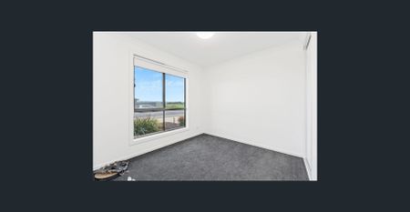 Spacious Family Living in the Heart of Munno Para West - Photo 4