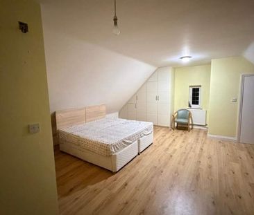 Room in a Shared House, Gyllyngdune Gardens, IG3 - Photo 3