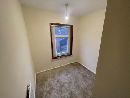 3 bedroom end of terrace house to rent - Photo 4