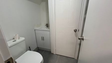 For Lease - 201 Enchanted Hills Crescent Unit# Apartment B, Toronto, Ontario - Photo 4