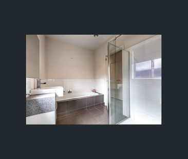 NEAT 3 BEDROOM TOWNHOUSE - Photo 5