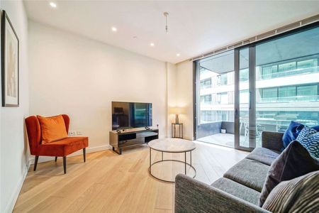 Stunning second floor apartment in the iconic television centre - Photo 2