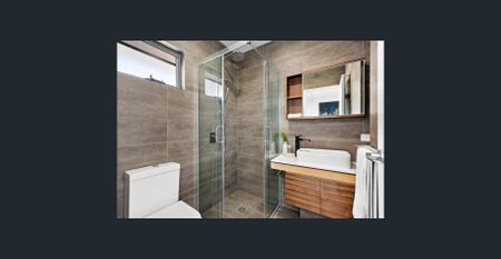 Top-Floor Apartment with City Views and close proximity to Gasworks & Newstead Precinct - Photo 4