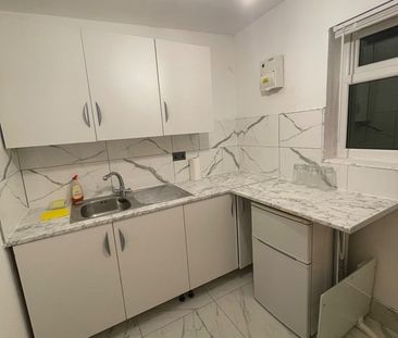 Studio Flat, Delacourt Road, M14 - Photo 2