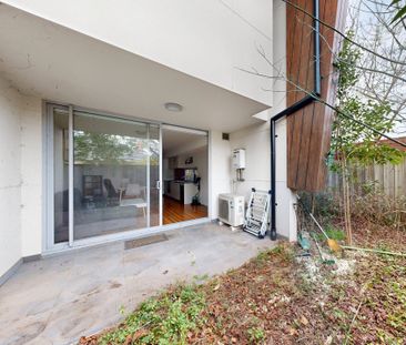 Inner-city Living with Peace & Tranquility! - Photo 3