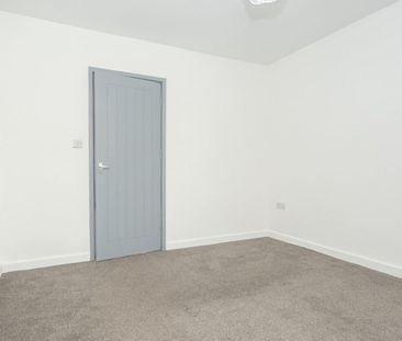 1 bedroom Flat To Let - Photo 1