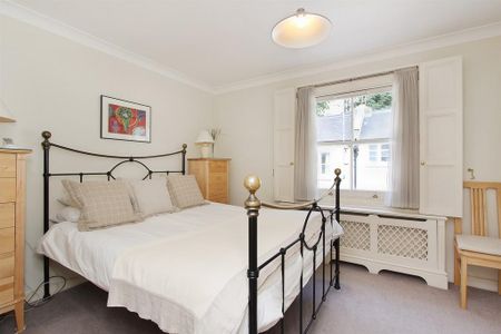 2 bedroom mews to rent - Photo 4