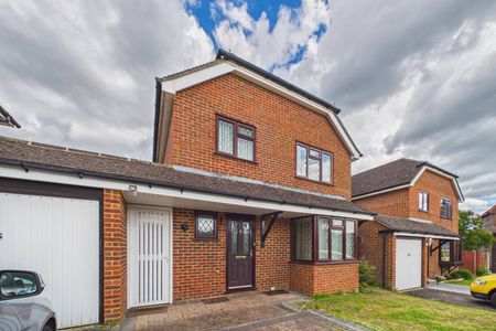 3 bedroom House in Ashtrees Road, Reading - Photo 2