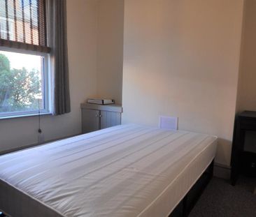 4 bedroom terraced house to rent - Photo 5