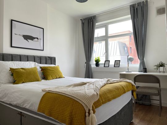 4 Bed Terraced House, Kelso Gardens, LS2 - Photo 1