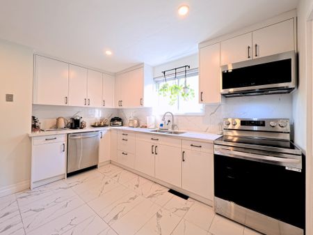 For Lease - 94 Meighen Avenue, Toronto, Ontario - Photo 3