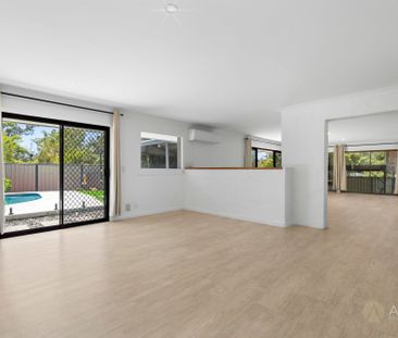 1 Calder Cres, Helensvale QLD 4212 - House For Rent | Domain - Photo 2