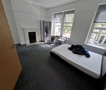 Howard Gardens, Cardiff - Photo 5