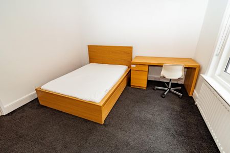 6 bedroom semi-detached house to rent - Photo 3