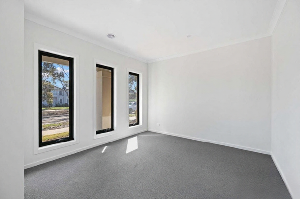 The Perfect Balance of Comfort & Class - Photo 1