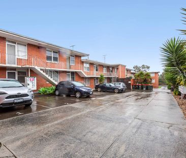 Freshly Updated Living in Brunswick West - Photo 6