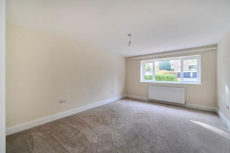 5 bedroom detached house to rent - Photo 3