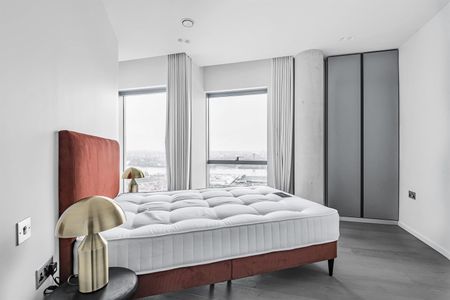 Available from Now - 3 Bed Apartment, Furnished - Photo 4