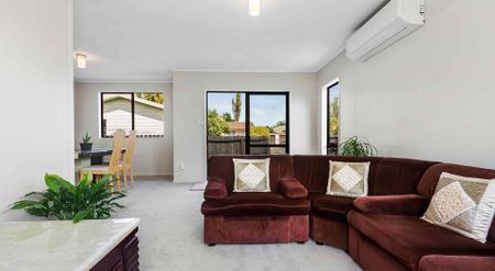 Fully Fenced, Refurbished 3-Bedroom Home in a Super Convenient Location - Photo 4