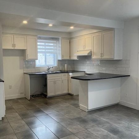 LaSalle Superbe 5 1/2 haut de duplex à louer - Chauffage électrique inclus - Disponible maintenant - Photo 3