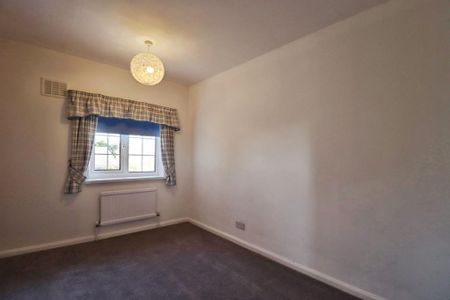 4 bedroom detached house to rent - Photo 4