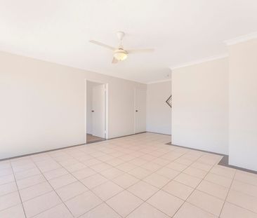 Light-Filled Living with Fresh Finishes, Pool & Outdoor Potential -... - Photo 6