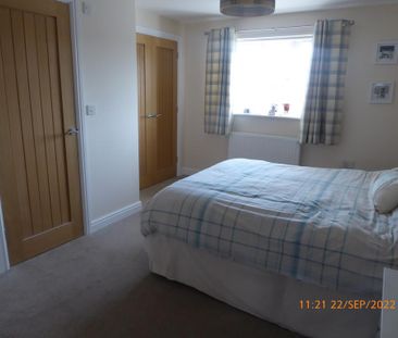 4 bedroom detached house to rent - Photo 2