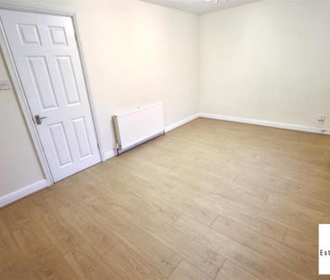 3 Bedroom House - End Terrace To Let - Photo 2