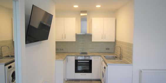 Flat 1, 16 Kelso Road, LS2 9PR, Leeds - Photo 3