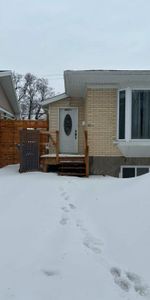 Très grand 3 1/2 sur deux étages, secteur ste-odile près du centre Vidéotron et tous les services. - Photo 3