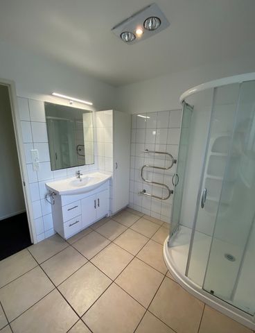 Tidy Two Bedroom in Kensington! - Photo 5