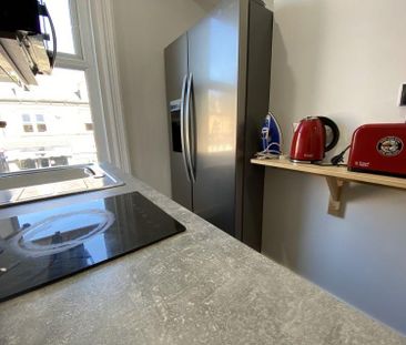 2 bedroom flat to rent - Photo 2