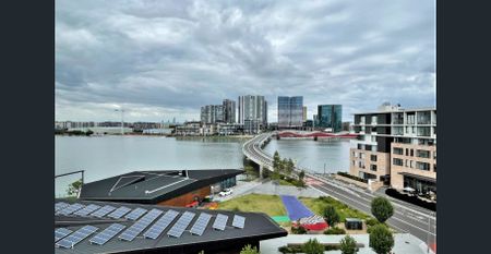 Waterfront building, 2-bedroom apartment in the heart of Rhodes. - Photo 4